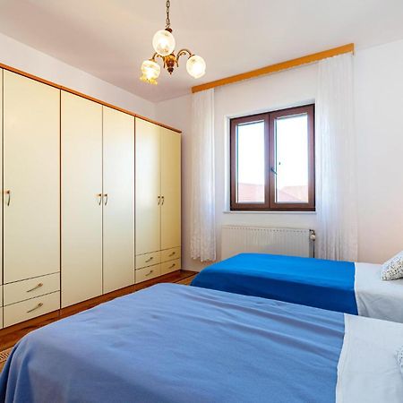 2 Bedroom Cozy Apartment In Zadar Exterior photo