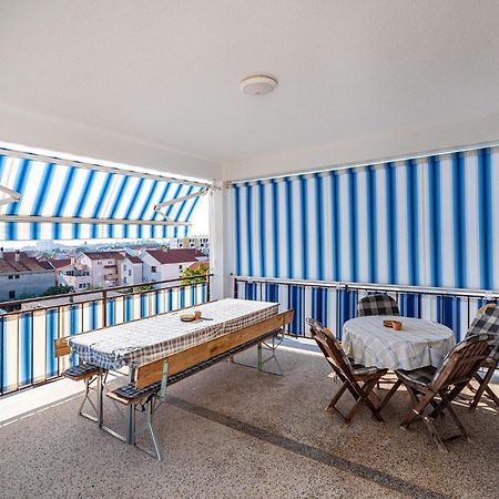2 Bedroom Cozy Apartment In Zadar Exterior photo