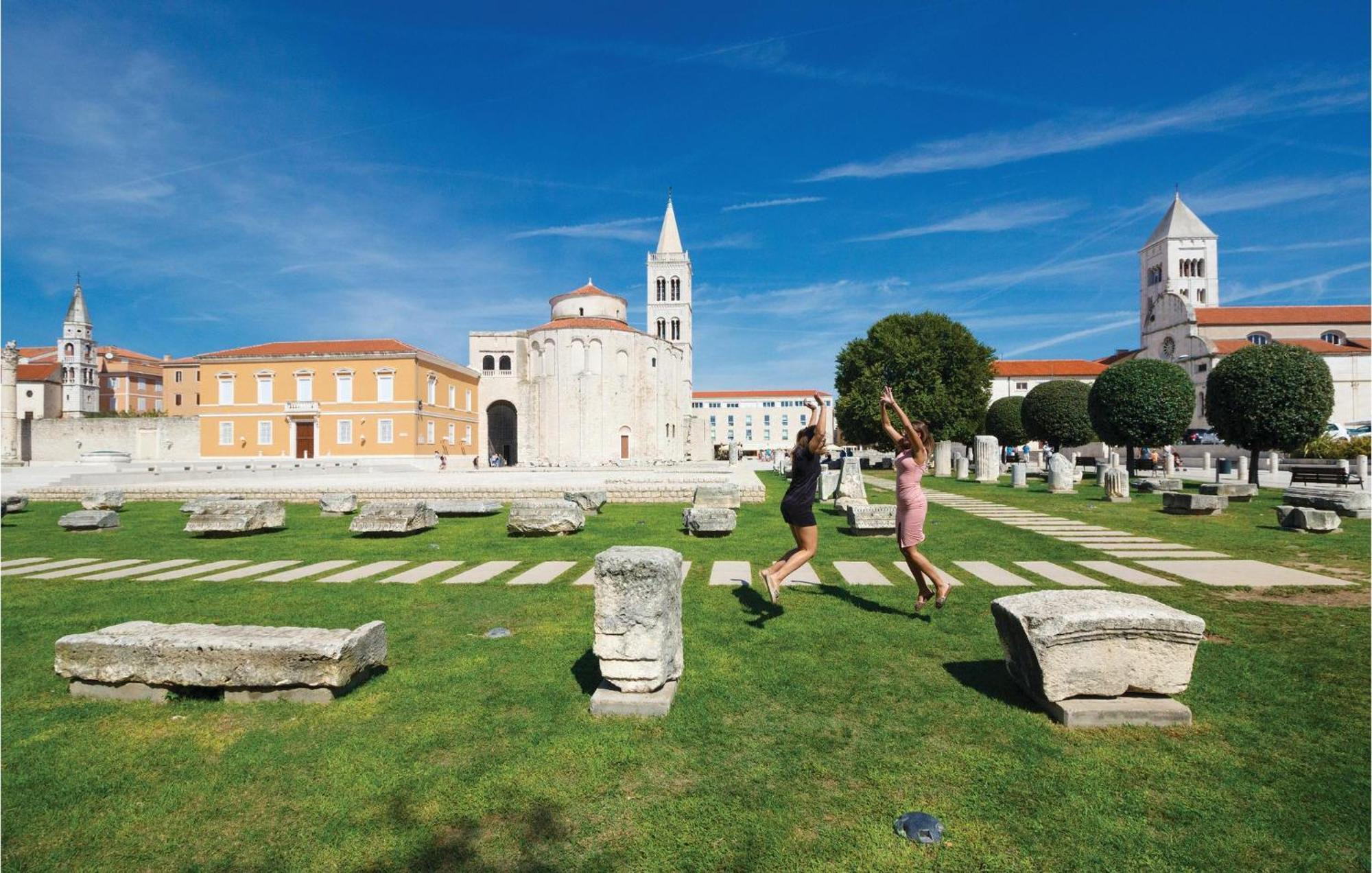 2 Bedroom Cozy Apartment In Zadar Exterior photo