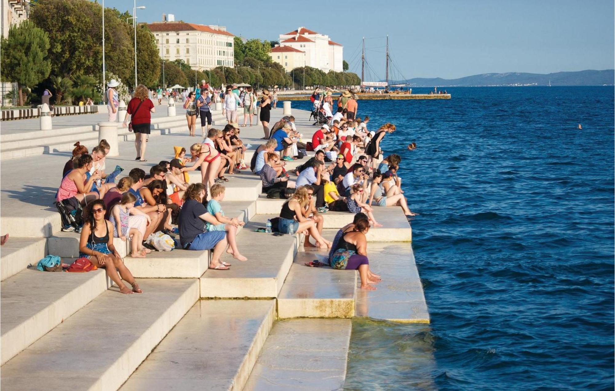 2 Bedroom Cozy Apartment In Zadar Exterior photo