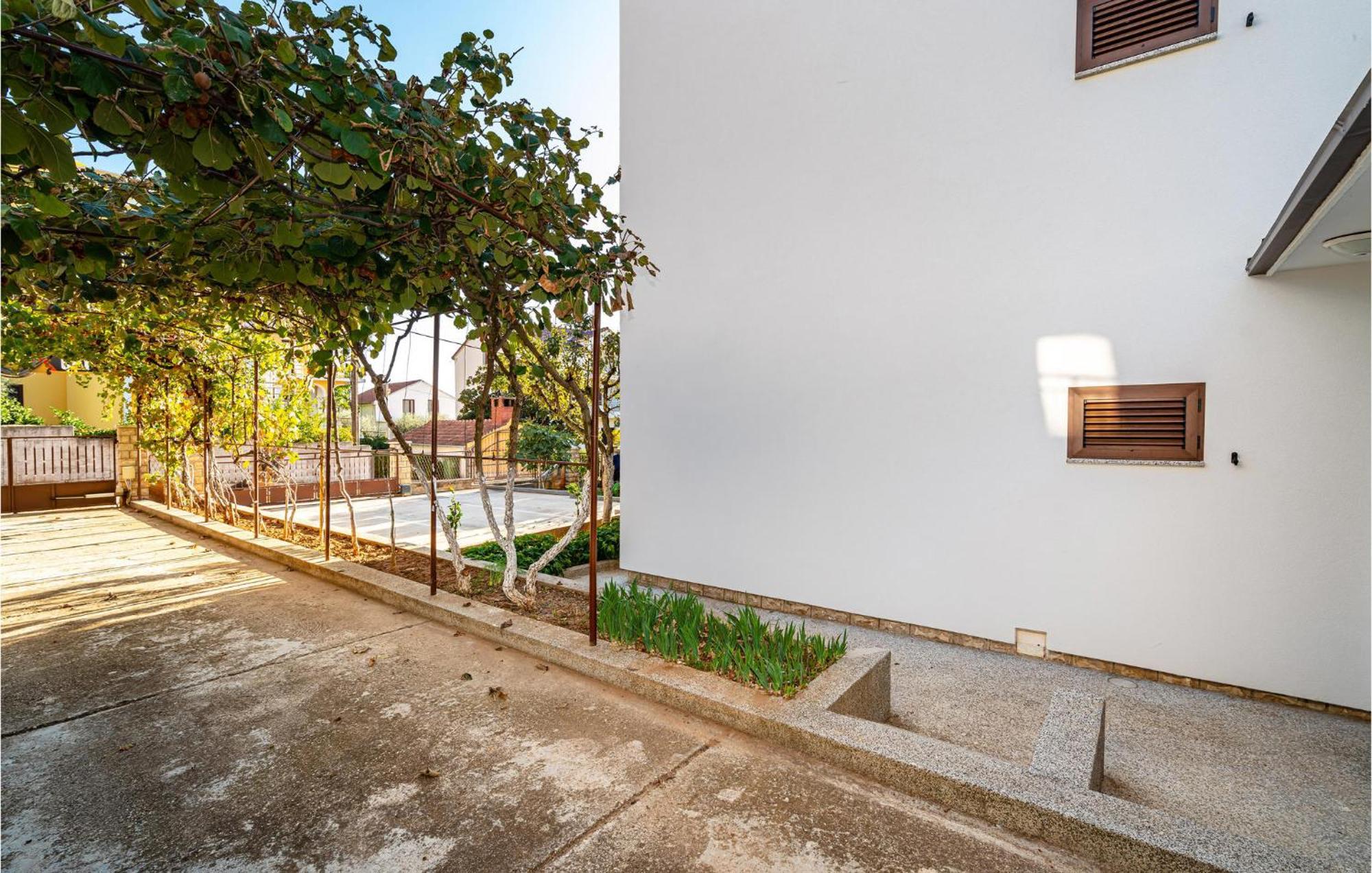 2 Bedroom Cozy Apartment In Zadar Exterior photo
