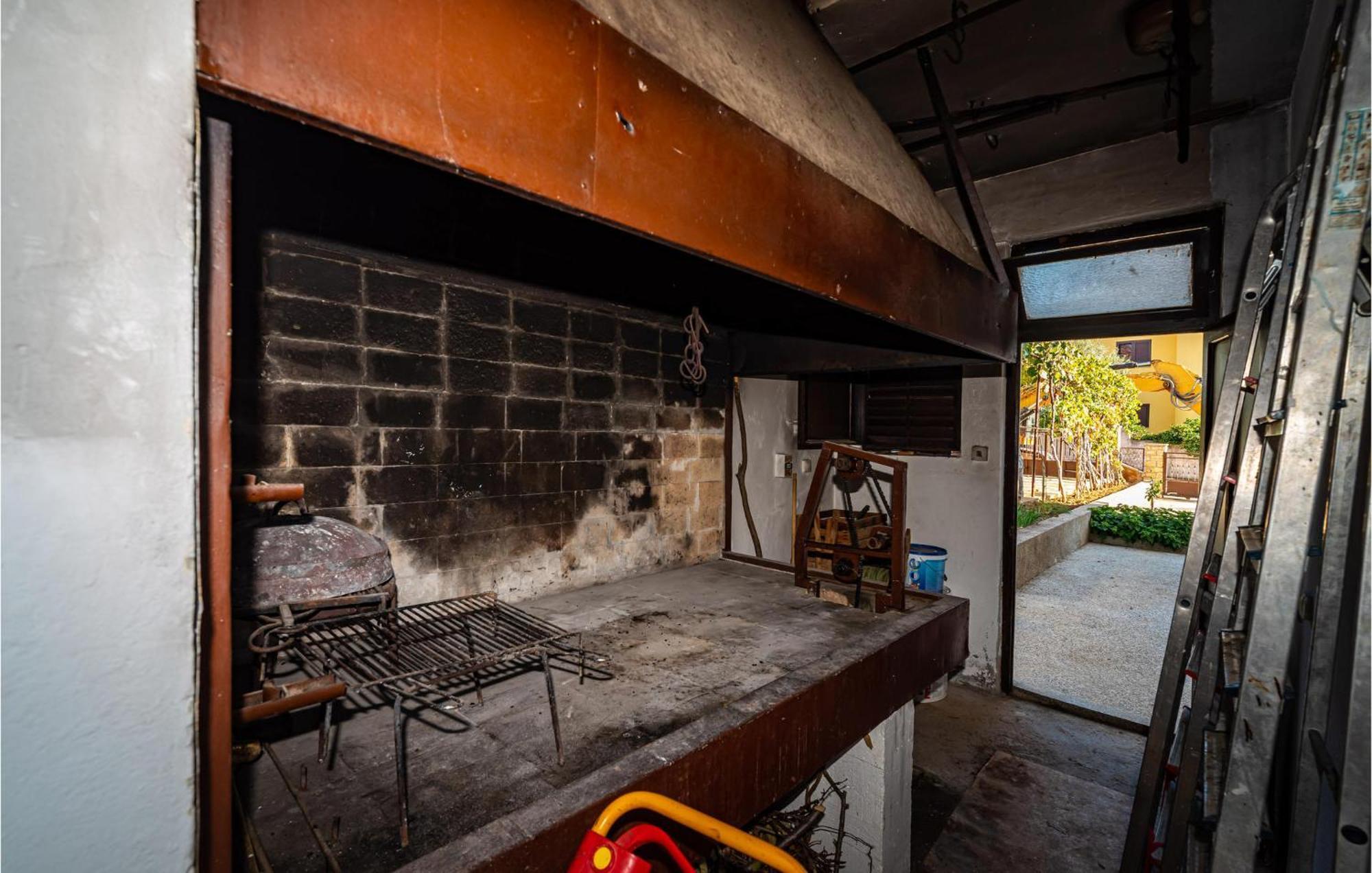 2 Bedroom Cozy Apartment In Zadar Exterior photo