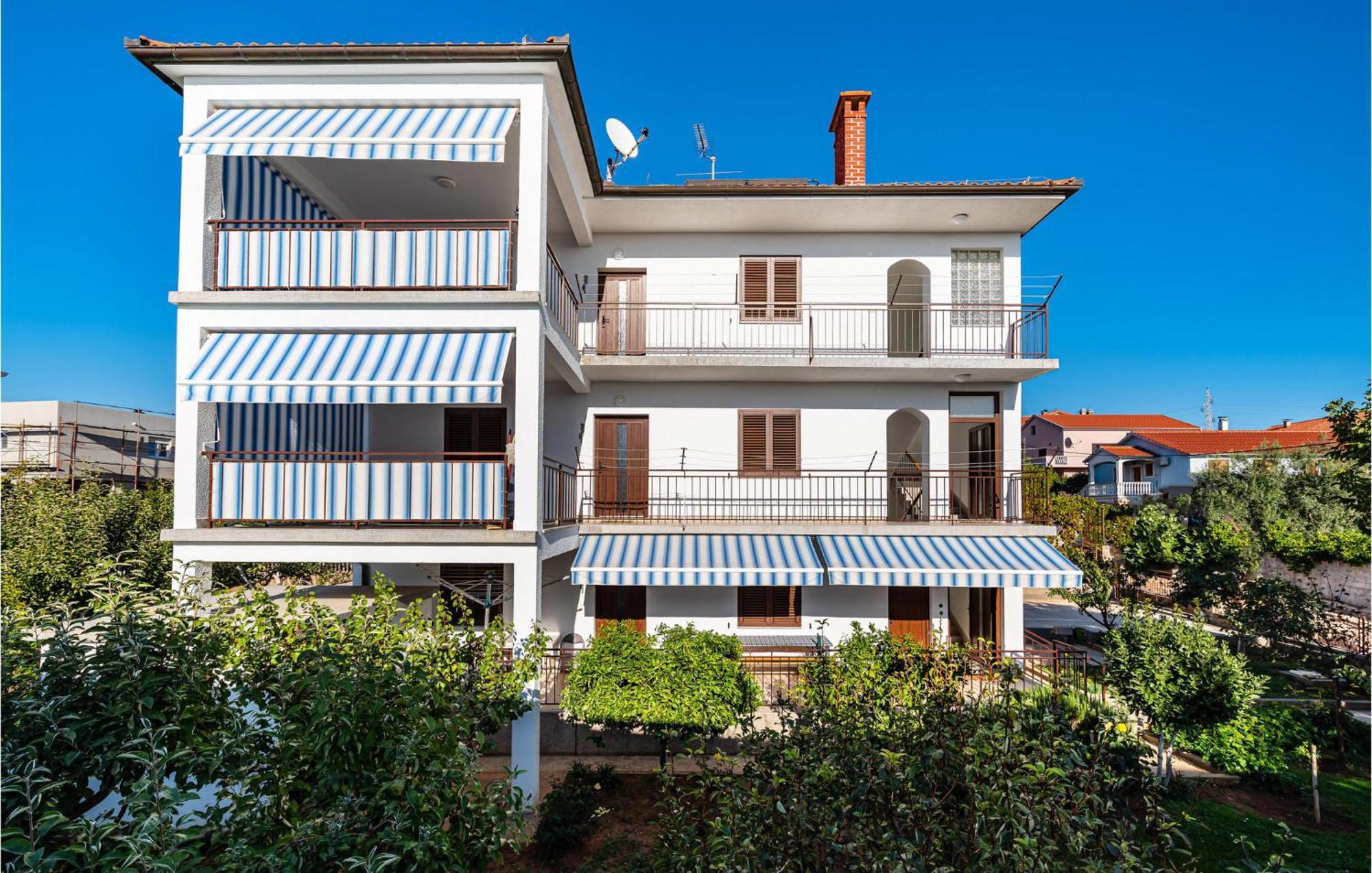 2 Bedroom Cozy Apartment In Zadar Exterior photo