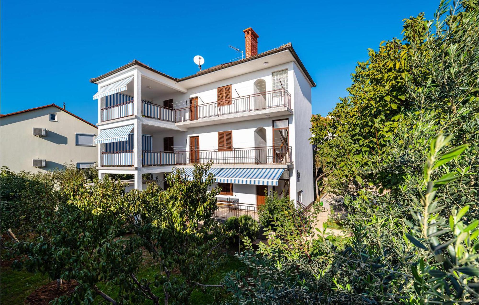 2 Bedroom Cozy Apartment In Zadar Exterior photo